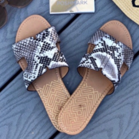 Shoes - Vegan leather Snake slide sandal